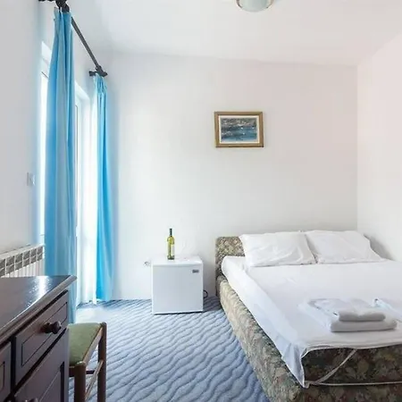Jovana Hotel 3*